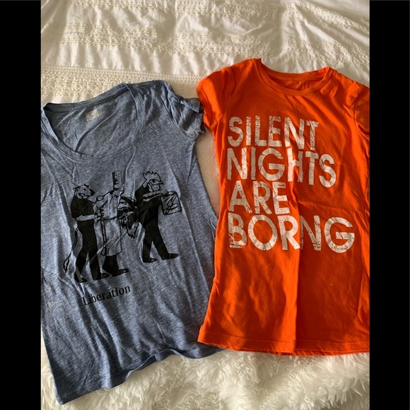 $5 DONATING FRIDAY —- Xs lot of two tshirts la senza and BDG tshirt tops womens - Picture 1 of 1
